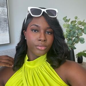 Meet your Posher, Chanel